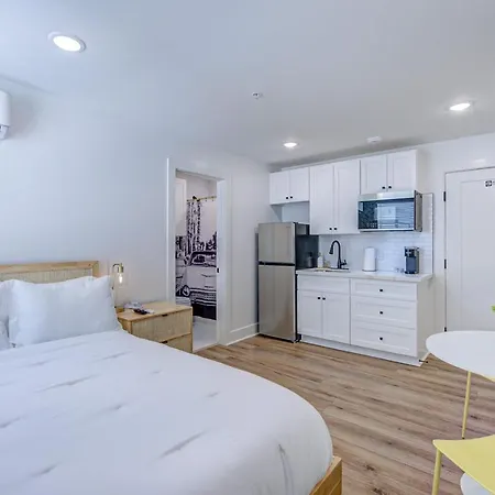 Palm Springs Studio Apartment